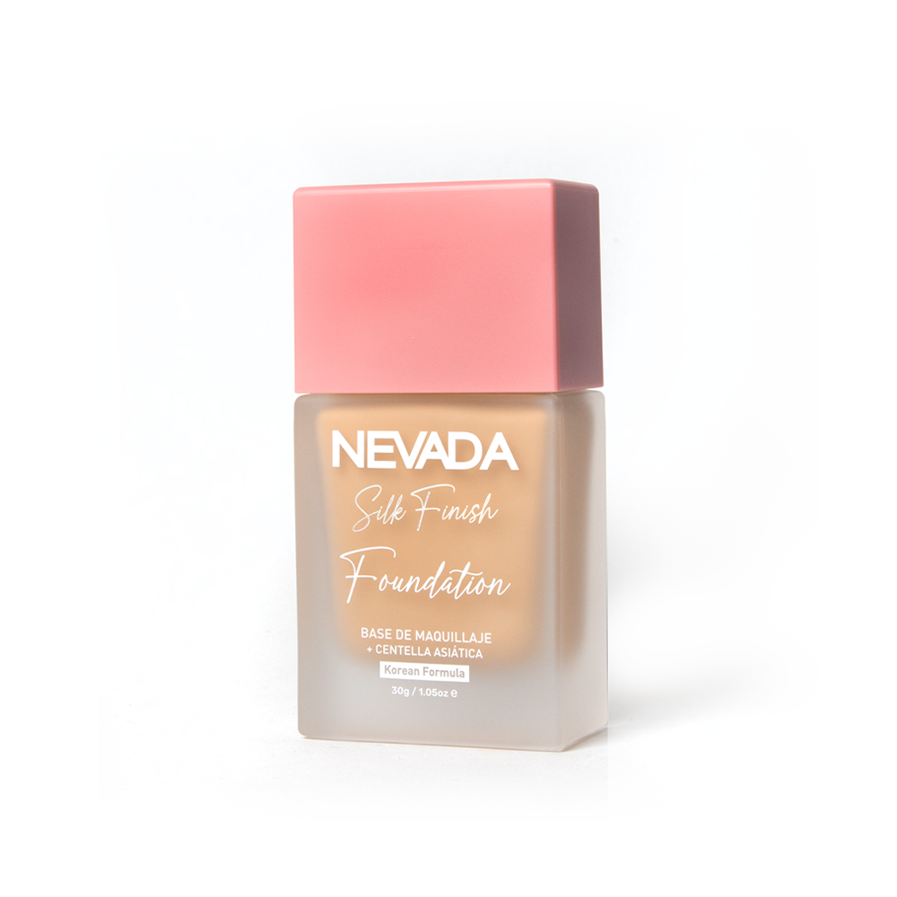 Base of Make-up – Natural Coverage and Luminous Finish